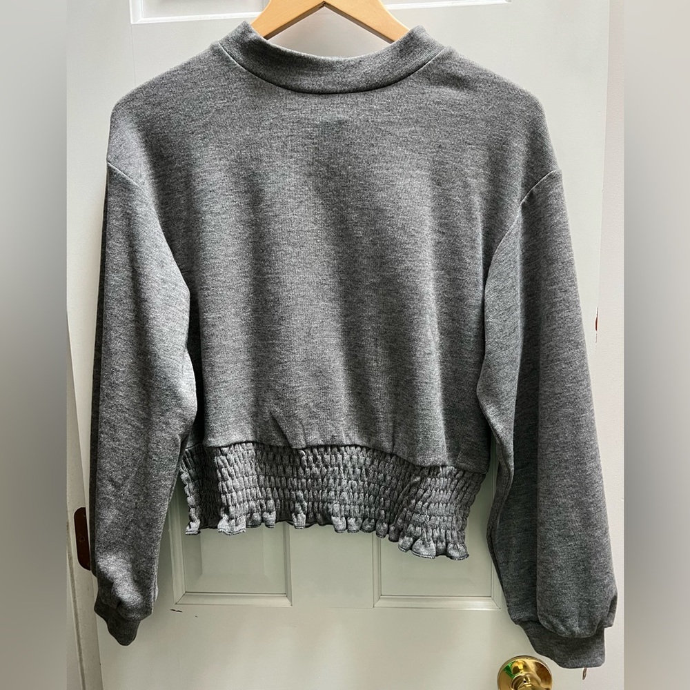 Gray lantern sleeve sweater